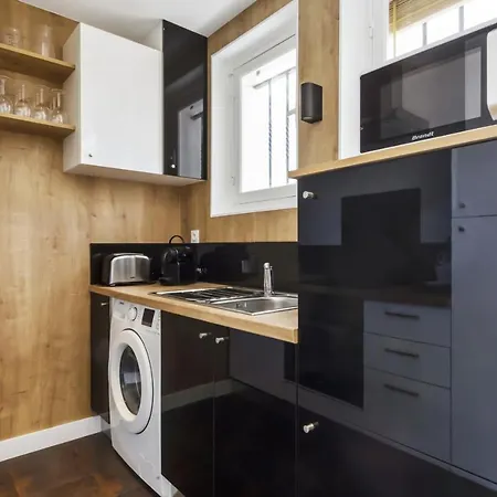Apartmán Beautiful And Bright Flat With Balcony In - Welkeys